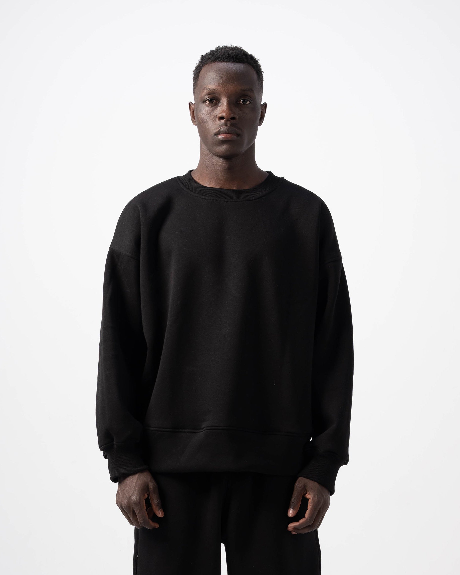 BLACK CREWNECK