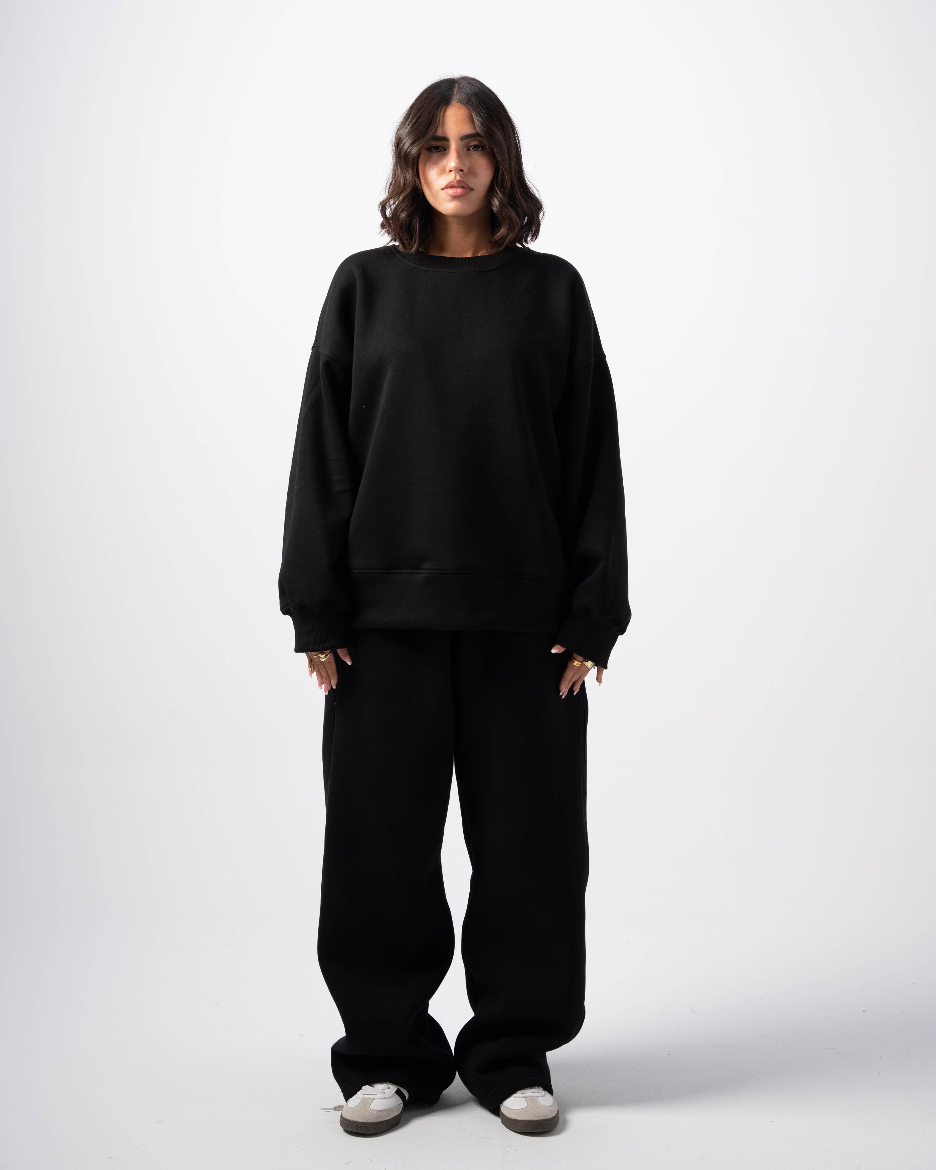 BLACK CREWNECK